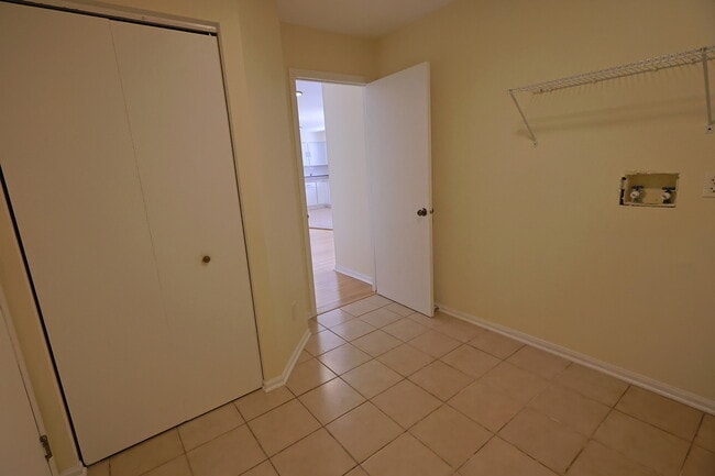 Building Photo - 14252 S Hemingway Cir