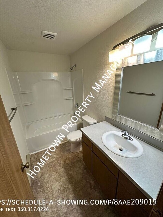 Building Photo - 1606 Sulky Dr SE