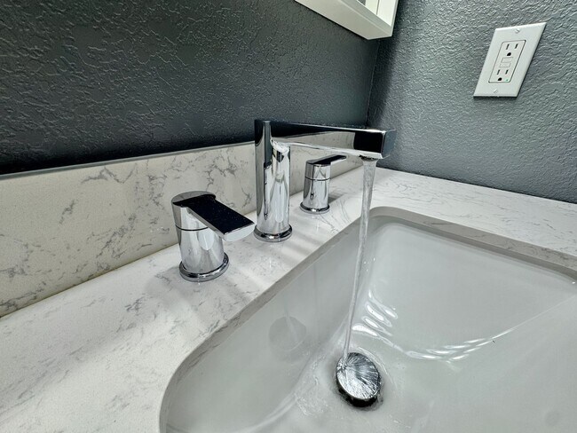 Building Photo - Fully-Updated 1st-Time Rental! Ready NOW! Pet Friendly w/Large, Detached Garage Workshop!