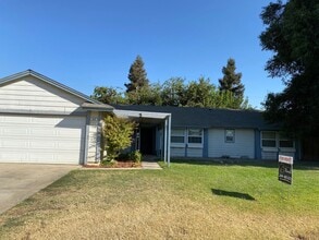 Building Photo - 3 Bedroom 2 Bath Home For Rent In Chowchilla