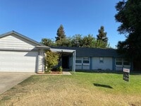 Building Photo - 3 Bedroom 2 Bath Home For Rent In Chowchilla