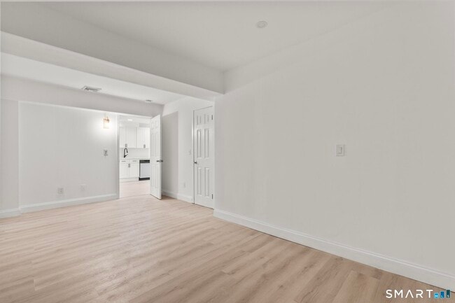 Building Photo - 64 Soundview Ave