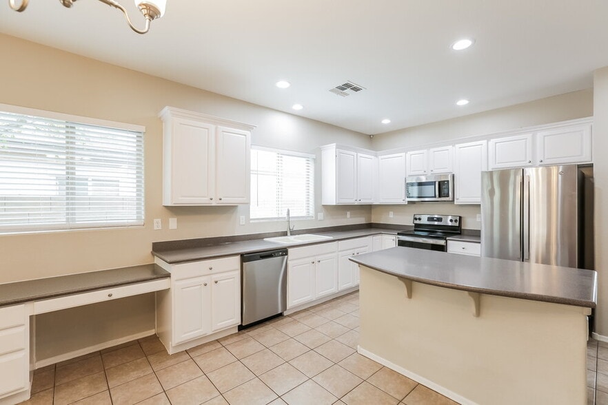 Building Photo - 8470 W Bajada Rd