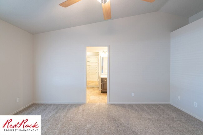 Building Photo - Spacious 3 Bedroom Single-Level Home in Bl...