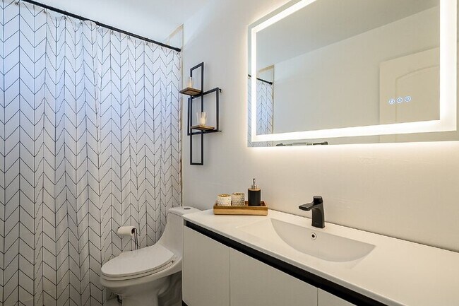 Building Photo - 10610 N 35th St