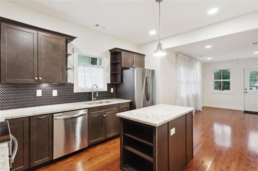 Building Photo - 111 Clifton St SE