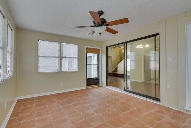 Building Photo - Spacious Three Bedroom in Goshen Lake