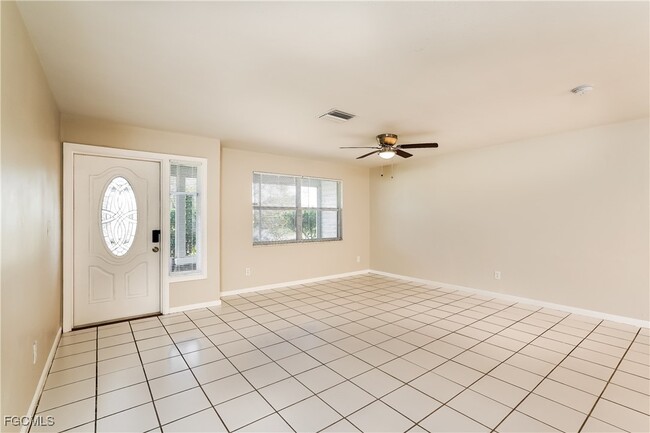 Building Photo - 330 SE 46th Ln