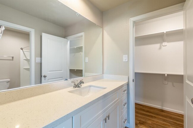 Building Photo - 211 Park Place Cir