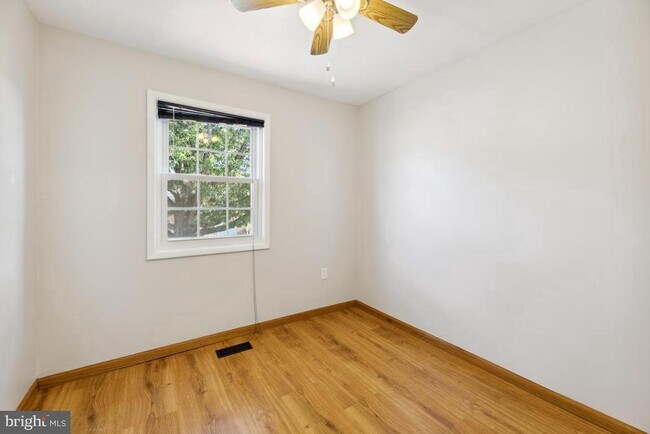 Building Photo - 7448 Pohick Rd