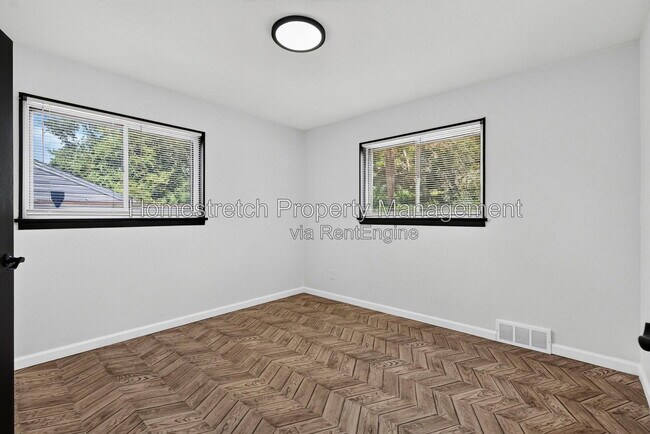 Building Photo - 5544 Sapphire Ave