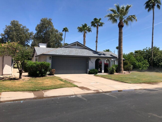 Building Photo - A GREAT REMODELED LIKE NEW HOME ON THE GOLF COURSE IN LEISURE WORLD 45+ Active Adult Resort Commu...