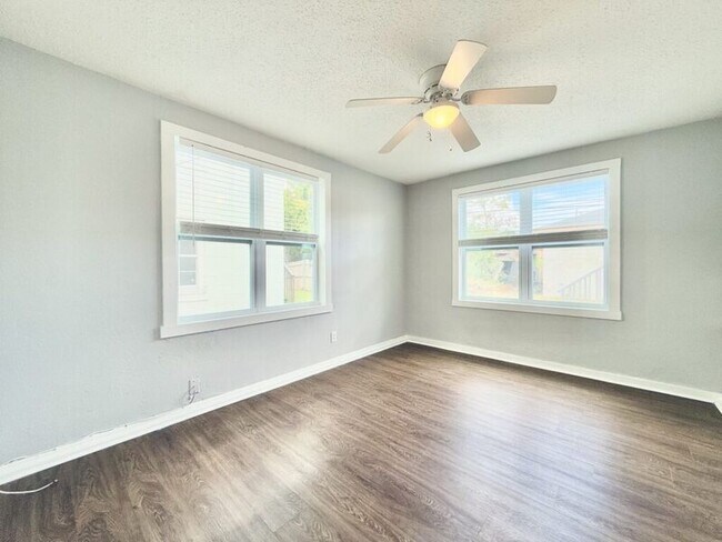 Building Photo - 1138 30th St S