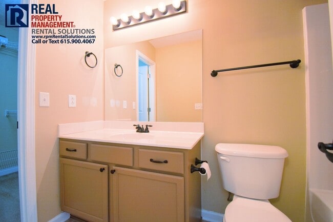 Building Photo - Two bedroom townhome in GREAT location! Wa...