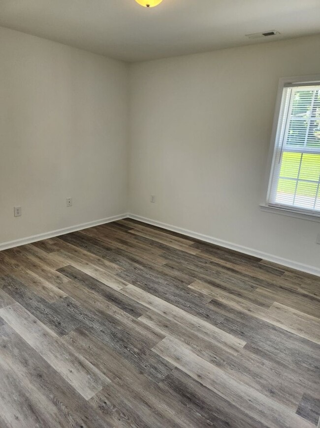 Building Photo - Blackstone VA- 2 Bedroom Apt