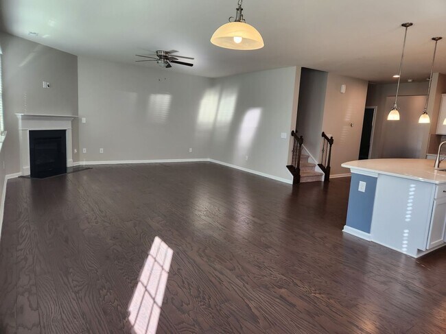 Building Photo - Charming Davidson 4-Bedroom with Modern Fi...