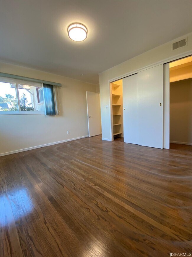 Building Photo - 67 Parkwood Dr