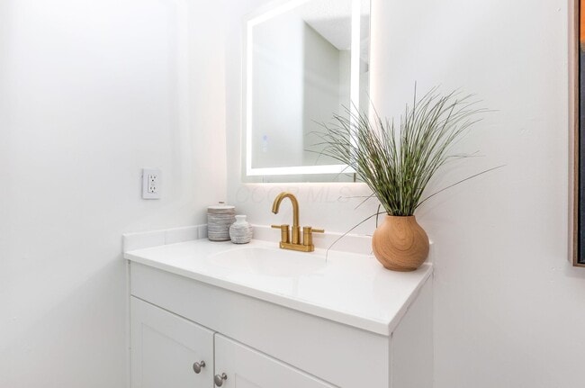 Building Photo - 3747 Christie Rd W