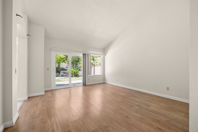 Building Photo - Beautiful Updated Corner Lot 3 Bed 3 Bath ...