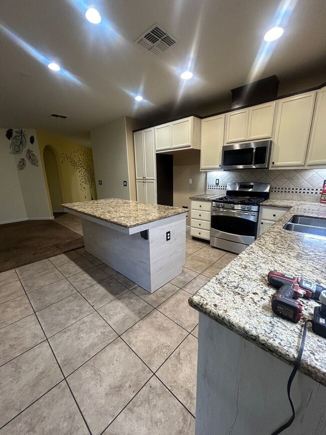 Building Photo - Step into your new residence, a charming s...