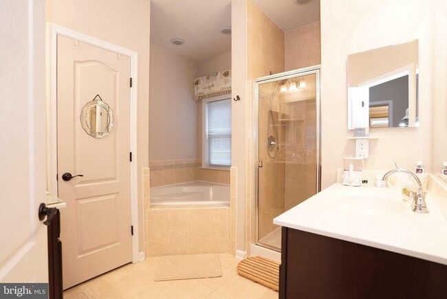 Building Photo - 20779 Crescent Pointe Pl