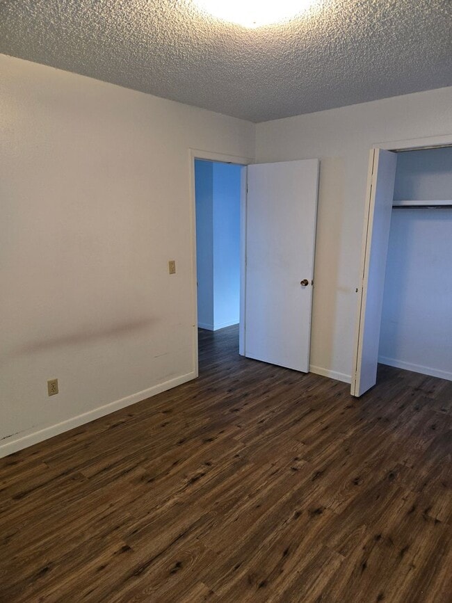 Building Photo - 406 West Ave