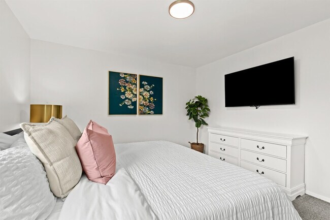 Building Photo - 22 2nd St