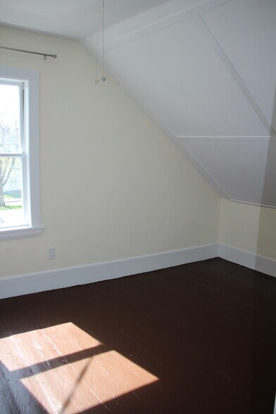 2nd Floor second Bedroom with 2 built in closets - 5 Allen Ct