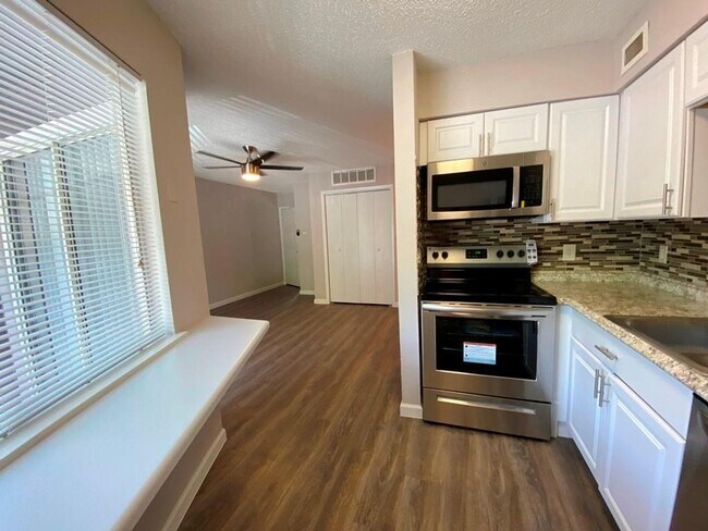 Building Photo - The Silverado Condominiums have plenty of ...
