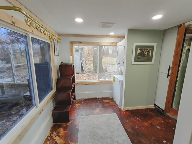 Building Photo - 1125 Molitor Rd