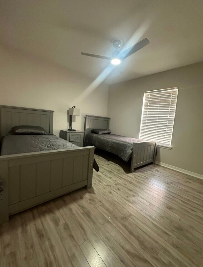 Building Photo - 2822 Briarhurst Dr