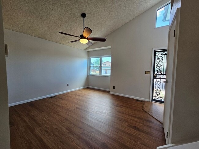 Building Photo - 4 Bed 3 Bath Home in 80911!