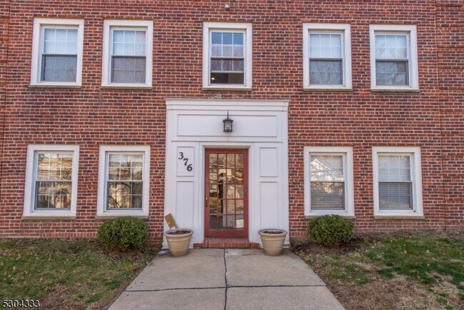 Building Photo - 376 Claremont Ave