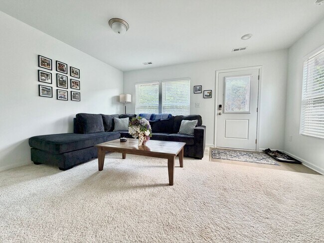 Building Photo - Fully Furnished 2BR/3.5BA Townhome with Garage — Minutes from Downtown Raleigh