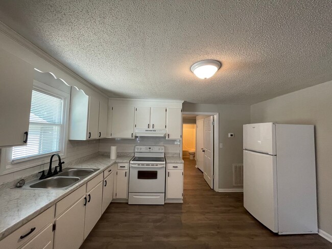 Building Photo - Charming 1BR/1BA Duplex with all the Upgra...