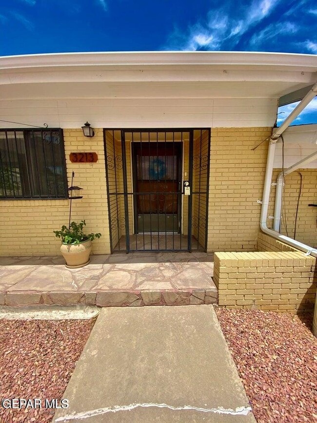 Building Photo - 3213 El Morro Rd