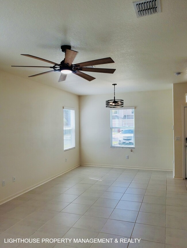 Building Photo - Charming, Newly Built 2 Bed/2.5 Bath Townh...