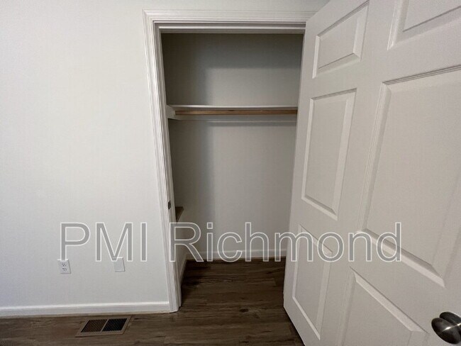 Building Photo - 307 Cedarwood Rd