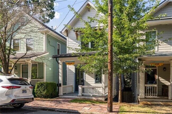 Building Photo - 654 Woodward Ave SE