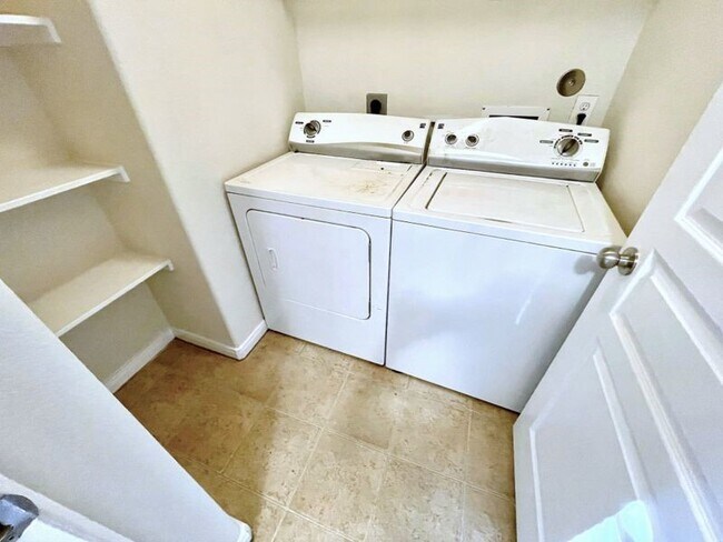 Building Photo - 1715 Ramsay Way