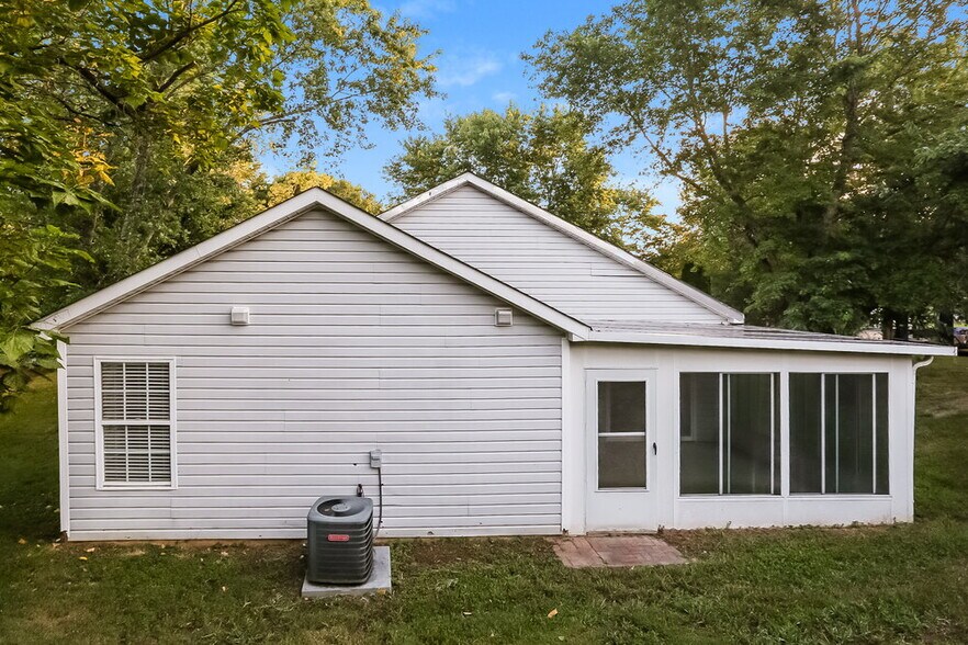 Building Photo - 3084 Champion Ln SW