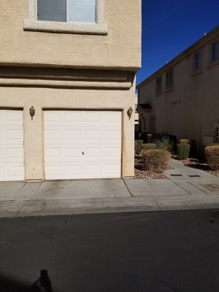 Building Photo - 6434 Stone Dry Ave