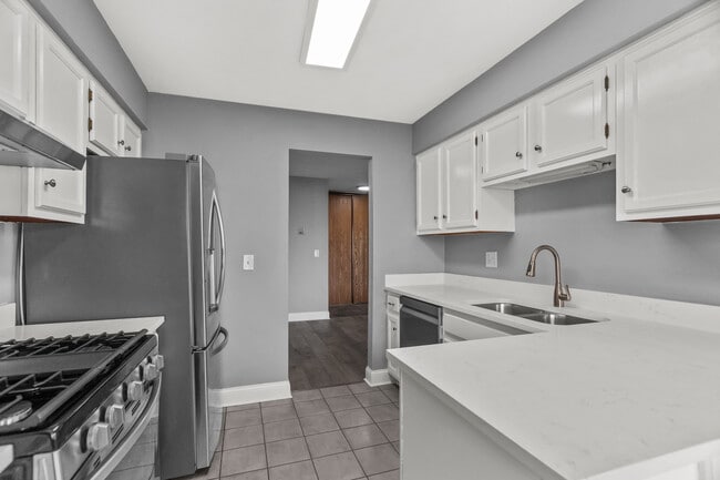 Building Photo - 7020 Andover Ct