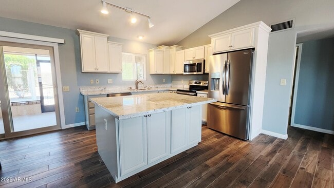 Building Photo - 14227 W Yosemite Dr