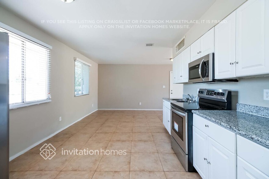 Building Photo - 2208 N 48th Dr