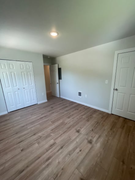 Building Photo - 1040 W 2nd St Ext