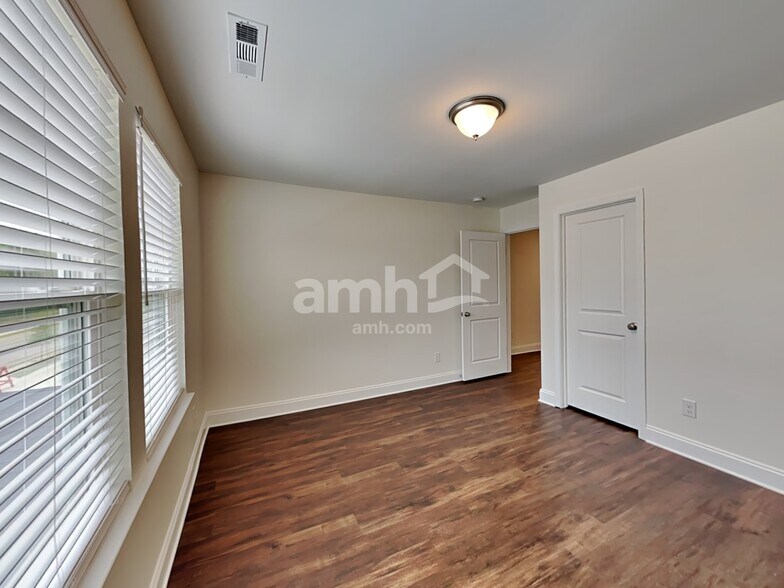 Building Photo - 5908 Hagar Vly Dr