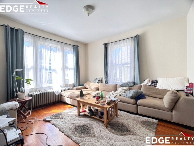 Building Photo - 46 Mapleton St