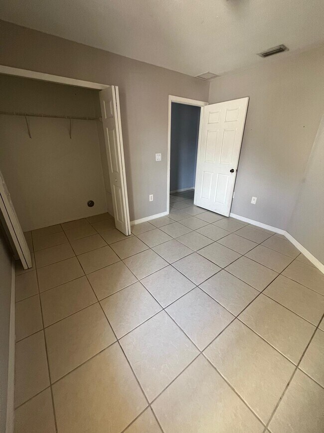 Building Photo - 3004 San Remo Cir