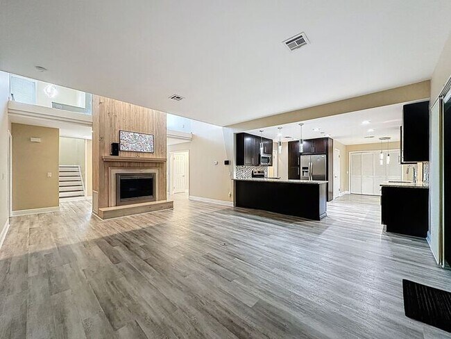 Building Photo - Exquisite Lake County Home with Lake Harris Views